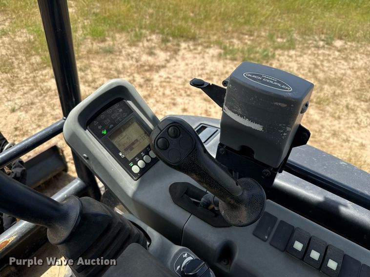 image for item EJ3663 2017 Yanmar ViO35-6A mini excavator