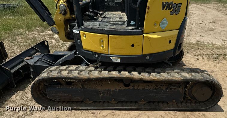 image for item EJ3663 2017 Yanmar ViO35-6A mini excavator