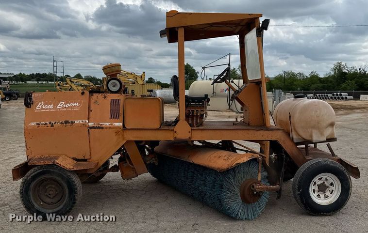 image for item EJ3666 1988 Broce RJ300 broom