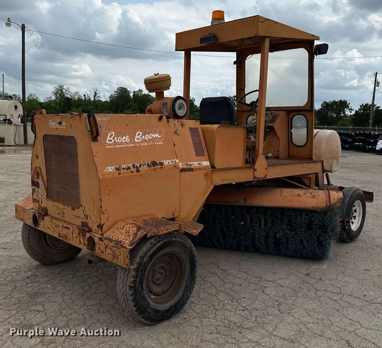 image for item EJ3666 1988 Broce RJ300 broom