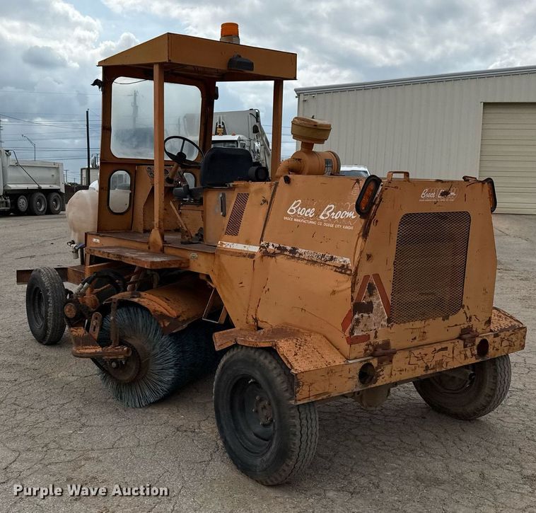 image for item EJ3666 1988 Broce RJ300 broom