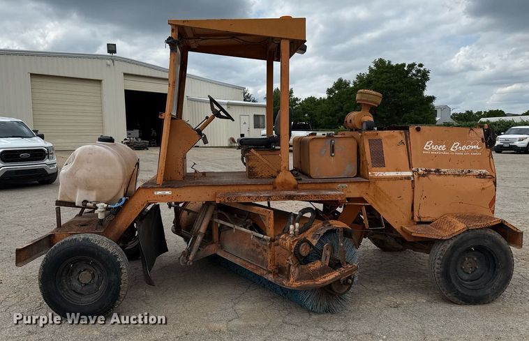 image for item EJ3666 1988 Broce RJ300 broom