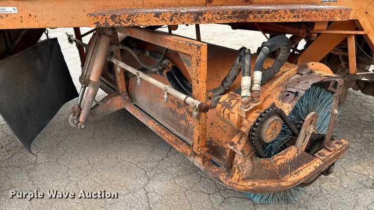 image for item EJ3666 1988 Broce RJ300 broom