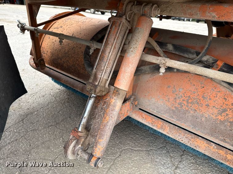 image for item EJ3666 1988 Broce RJ300 broom