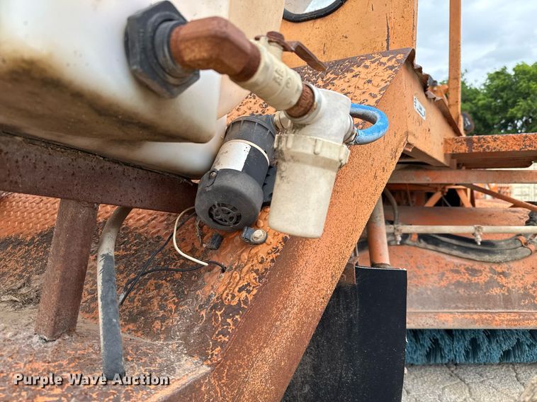 image for item EJ3666 1988 Broce RJ300 broom