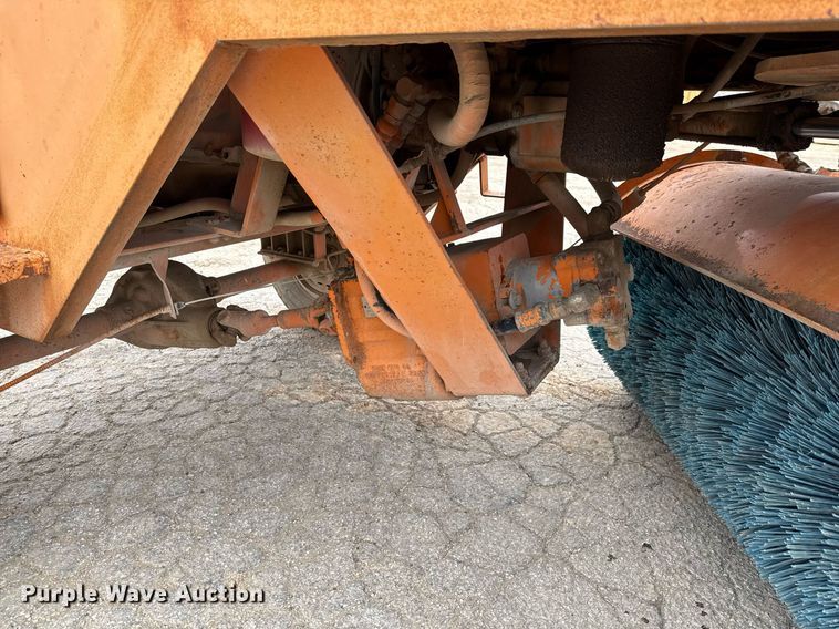 image for item EJ3666 1988 Broce RJ300 broom