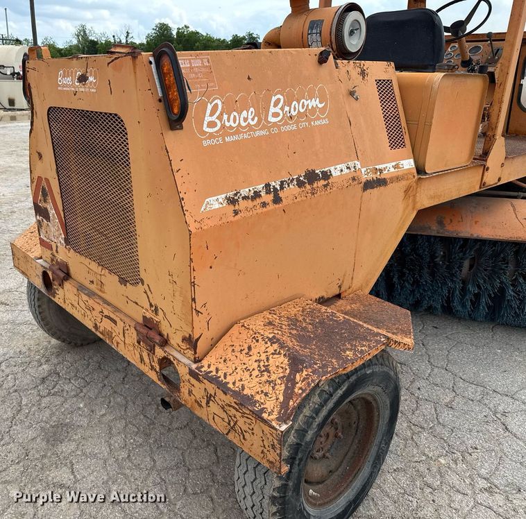 image for item EJ3666 1988 Broce RJ300 broom