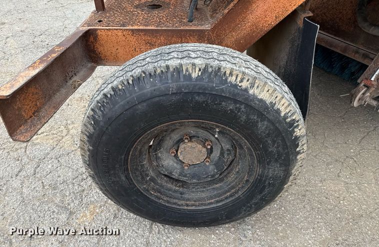 image for item EJ3666 1988 Broce RJ300 broom