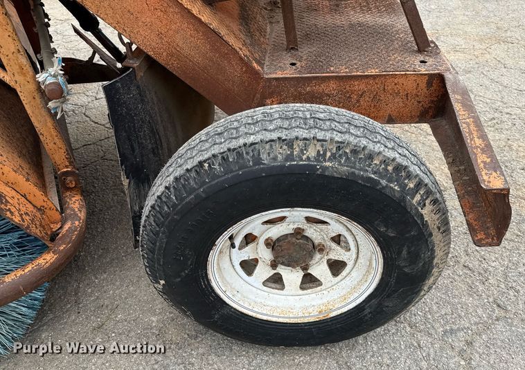 image for item EJ3666 1988 Broce RJ300 broom