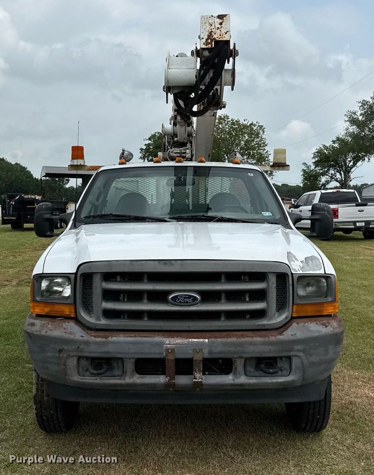image for item EJ3672 2001 Ford F450 Super Duty XL bucket truck