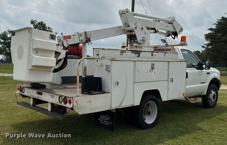 image for item EJ3672 2001 Ford F450 Super Duty XL bucket truck