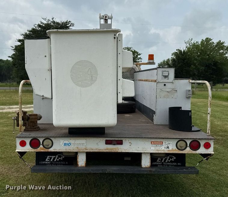 image for item EJ3672 2001 Ford F450 Super Duty XL bucket truck