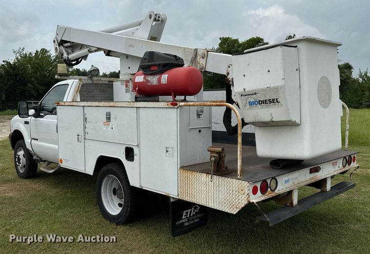image for item EJ3672 2001 Ford F450 Super Duty XL bucket truck