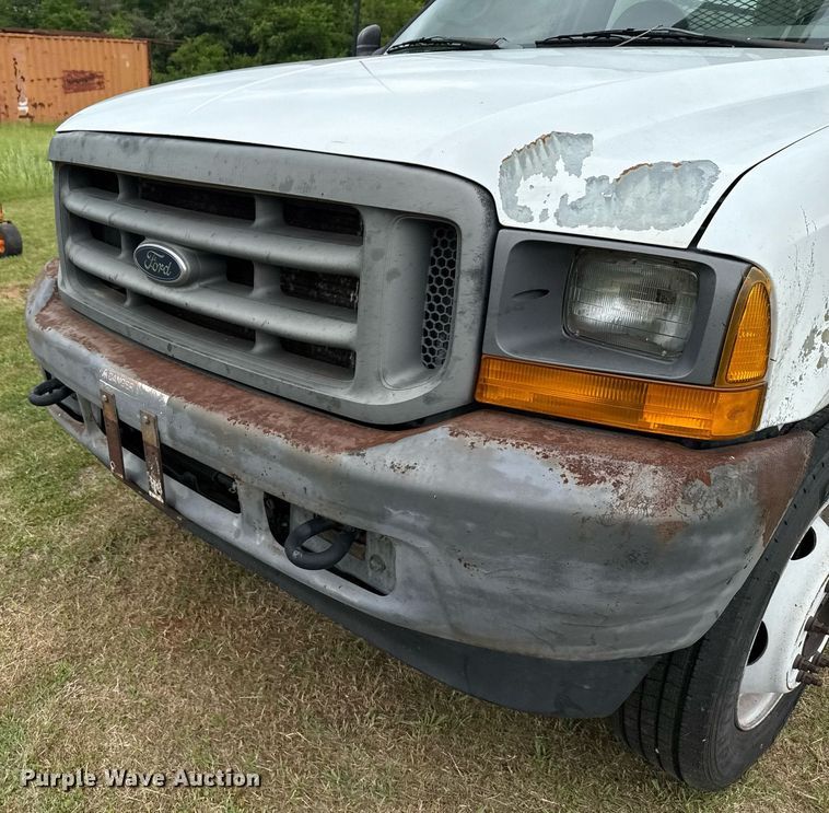 image for item EJ3672 2001 Ford F450 Super Duty XL bucket truck