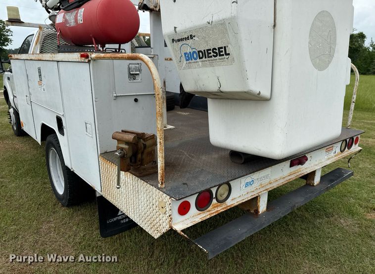 image for item EJ3672 2001 Ford F450 Super Duty XL bucket truck