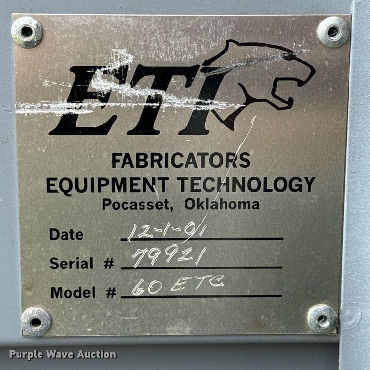 image for item EJ3672 2001 Ford F450 Super Duty XL bucket truck