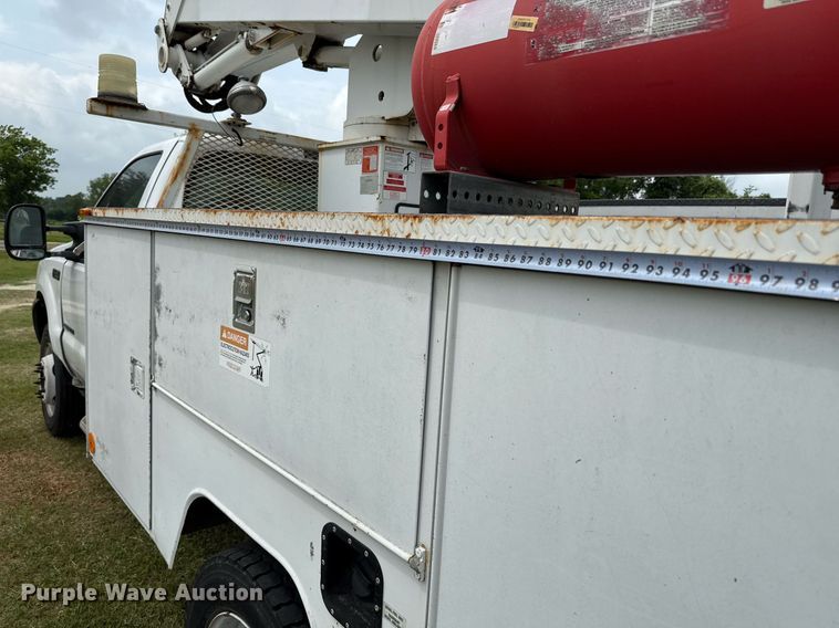 image for item EJ3672 2001 Ford F450 Super Duty XL bucket truck