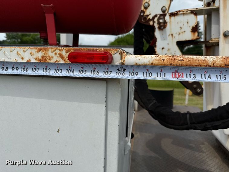 image for item EJ3672 2001 Ford F450 Super Duty XL bucket truck