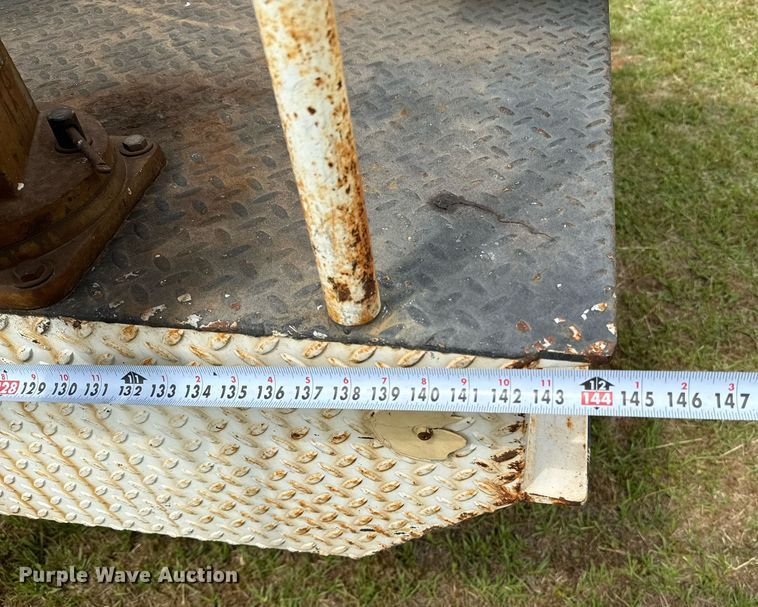 image for item EJ3672 2001 Ford F450 Super Duty XL bucket truck