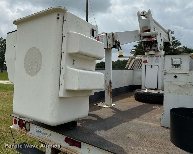 image for item EJ3672 2001 Ford F450 Super Duty XL bucket truck