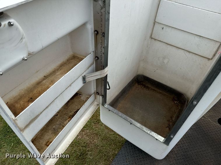 image for item EJ3672 2001 Ford F450 Super Duty XL bucket truck