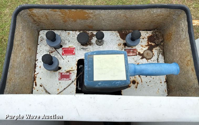 image for item EJ3672 2001 Ford F450 Super Duty XL bucket truck