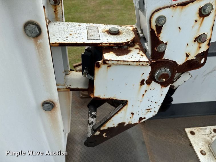 image for item EJ3672 2001 Ford F450 Super Duty XL bucket truck