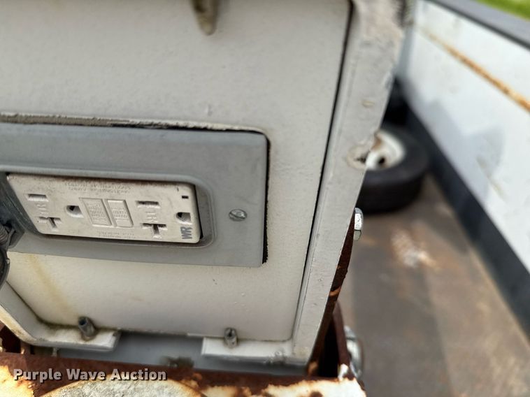 image for item EJ3672 2001 Ford F450 Super Duty XL bucket truck