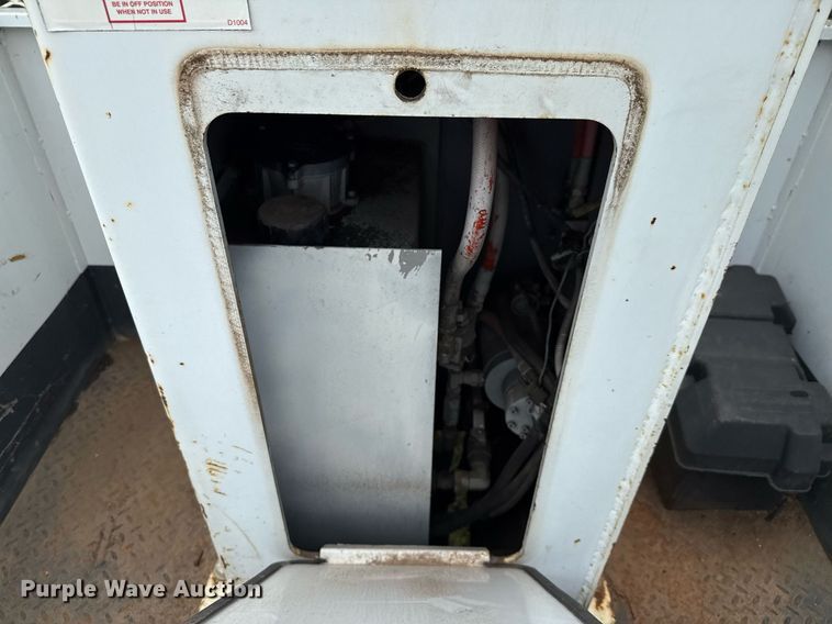 image for item EJ3672 2001 Ford F450 Super Duty XL bucket truck