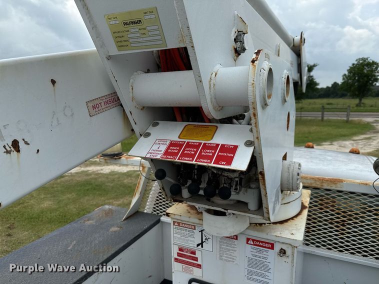 image for item EJ3672 2001 Ford F450 Super Duty XL bucket truck