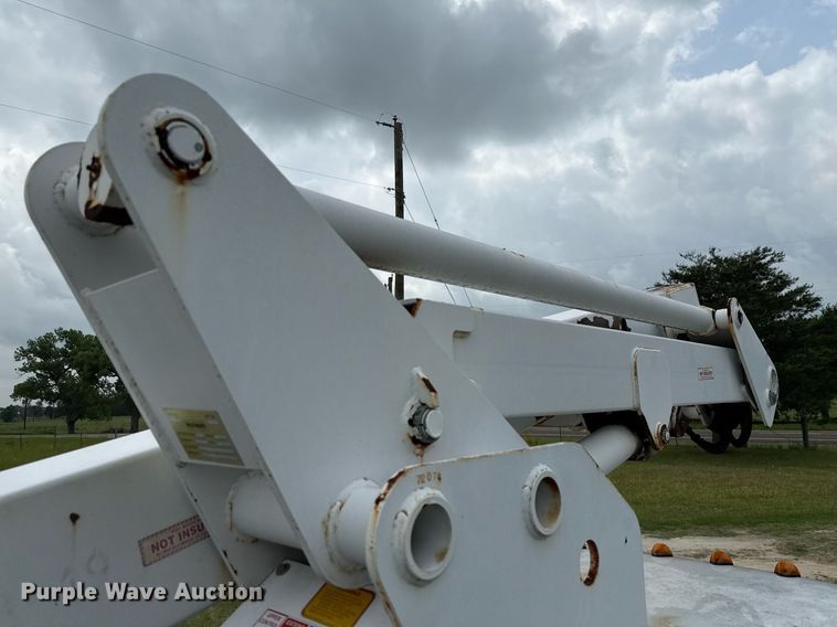 image for item EJ3672 2001 Ford F450 Super Duty XL bucket truck