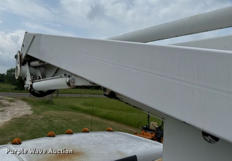 image for item EJ3672 2001 Ford F450 Super Duty XL bucket truck