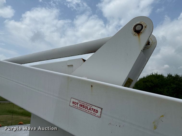 image for item EJ3672 2001 Ford F450 Super Duty XL bucket truck