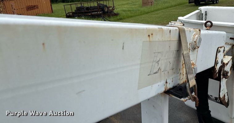 image for item EJ3672 2001 Ford F450 Super Duty XL bucket truck