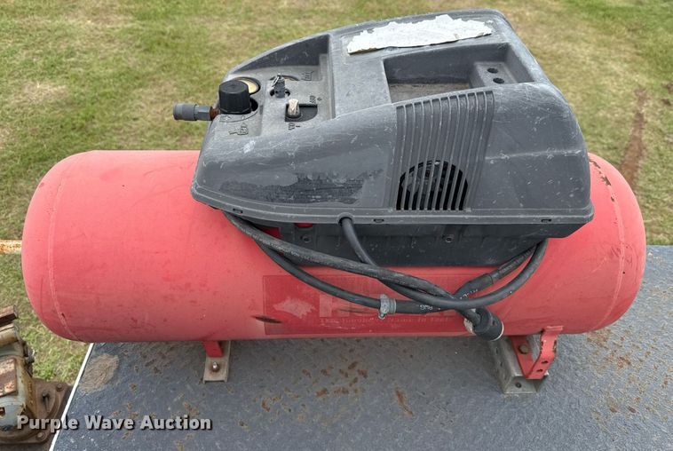 image for item EJ3672 2001 Ford F450 Super Duty XL bucket truck