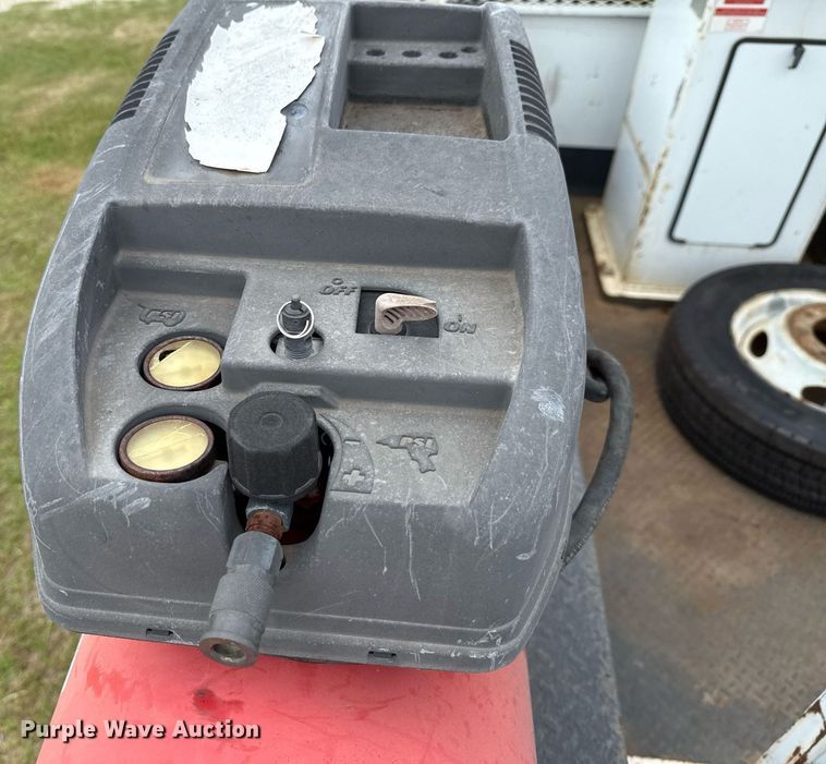 image for item EJ3672 2001 Ford F450 Super Duty XL bucket truck