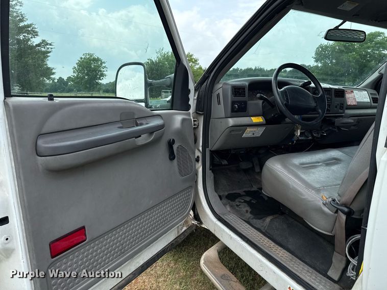 image for item EJ3672 2001 Ford F450 Super Duty XL bucket truck