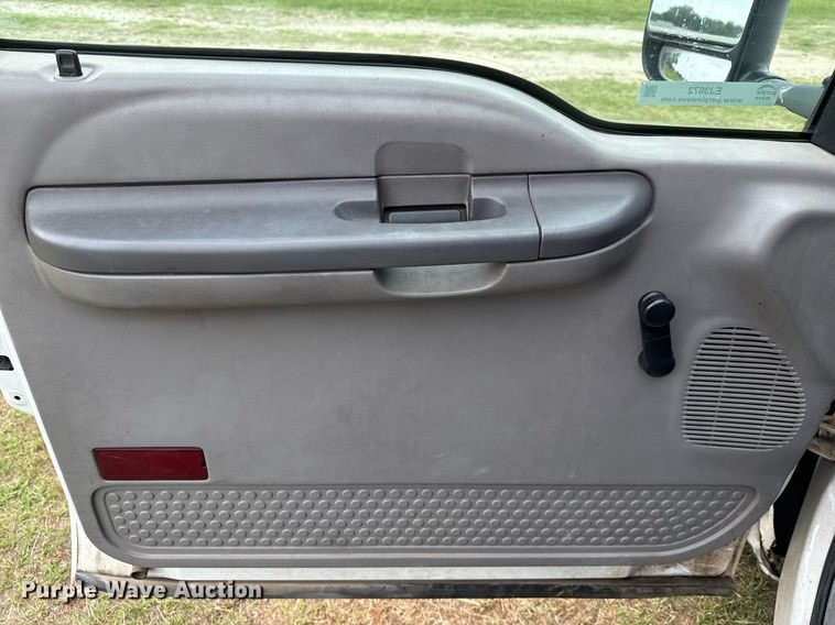 image for item EJ3672 2001 Ford F450 Super Duty XL bucket truck