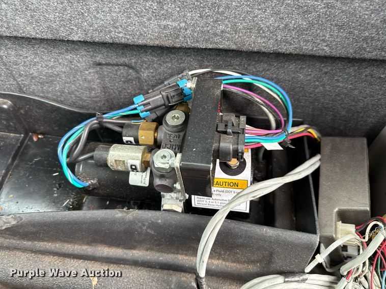 image for item EJ3672 2001 Ford F450 Super Duty XL bucket truck