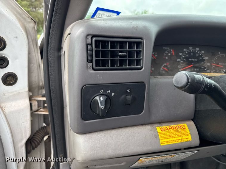 image for item EJ3672 2001 Ford F450 Super Duty XL bucket truck