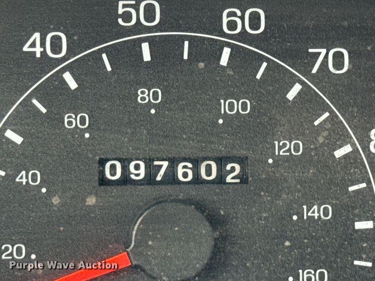 image for item EJ3672 2001 Ford F450 Super Duty XL bucket truck