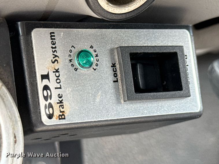 image for item EJ3672 2001 Ford F450 Super Duty XL bucket truck