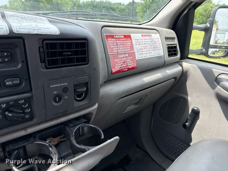 image for item EJ3672 2001 Ford F450 Super Duty XL bucket truck