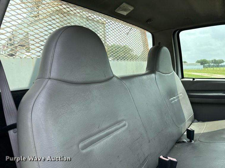 image for item EJ3672 2001 Ford F450 Super Duty XL bucket truck