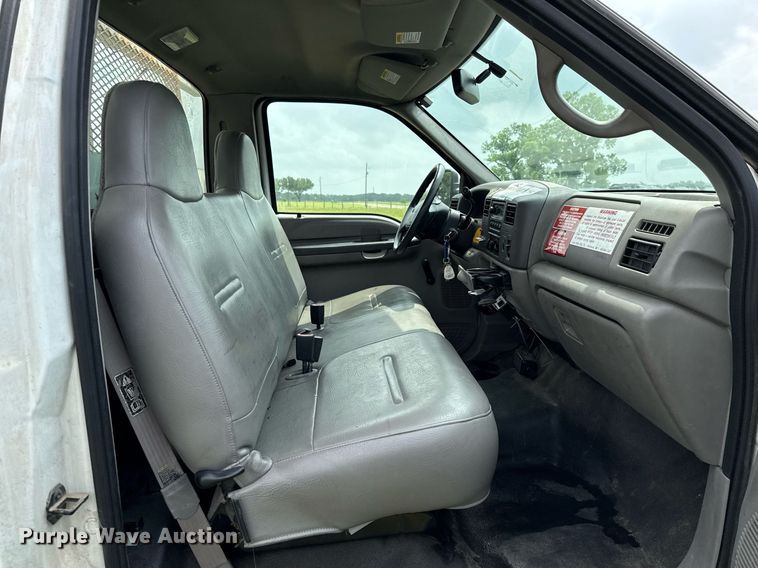 image for item EJ3672 2001 Ford F450 Super Duty XL bucket truck