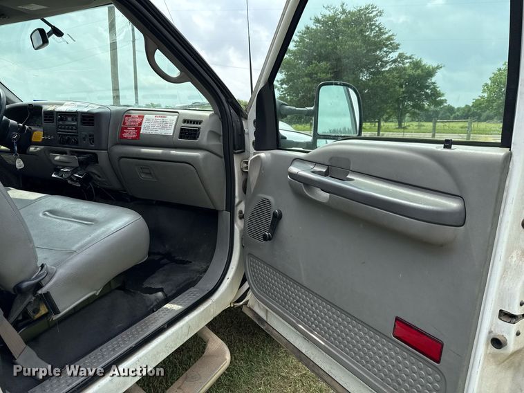 image for item EJ3672 2001 Ford F450 Super Duty XL bucket truck