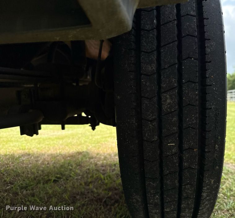 image for item EJ3672 2001 Ford F450 Super Duty XL bucket truck