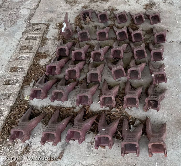 image for item EJ3682 (35) bucket teeth