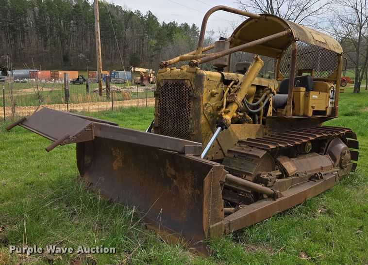 image for item EJ7455 1970 Caterpillar D4 dozer