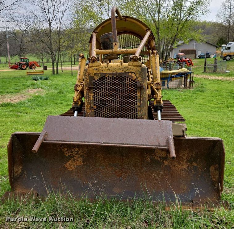 image for item EJ7455 1970 Caterpillar D4 dozer